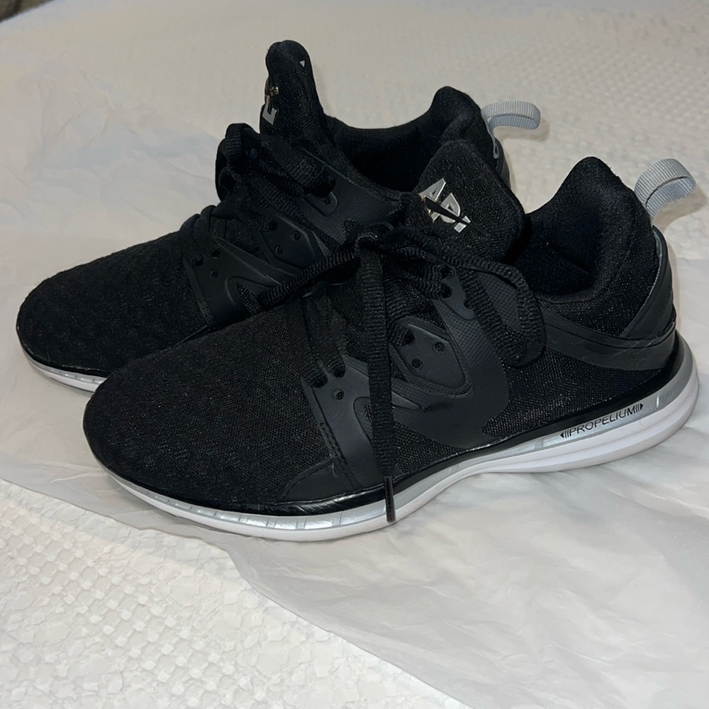 APL Ascend Black Shoes 7.5 Women’s